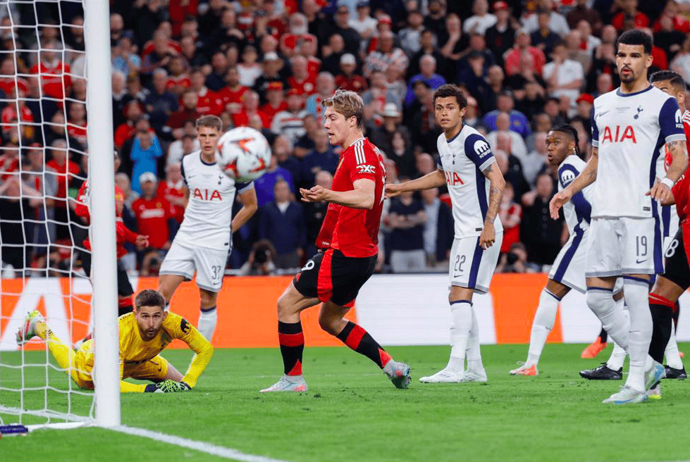 关于曼联客场不敌热刺，前四席位岌岌可危的信息