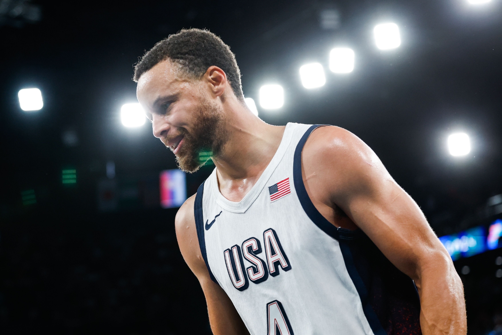 库里回归赛场，回归赛场首场状态亮眼，法国队观众沸腾！的简单介绍